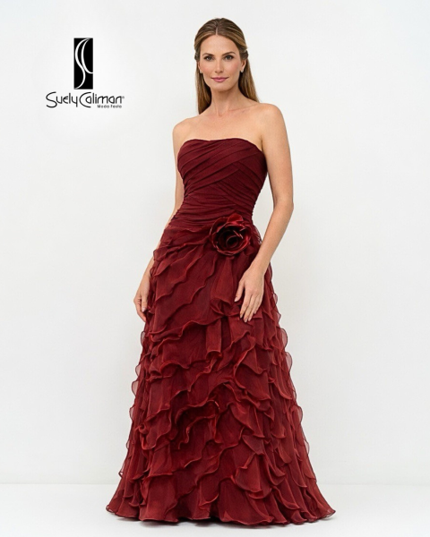 VESTIDO COM FLOR E SAIA DE BABADOS